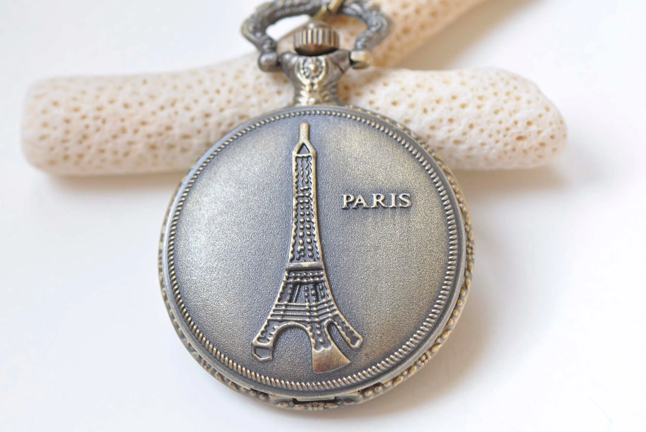 1 PC Antique Bronze Eiffel Tower Pocket Watch Necklace A1557