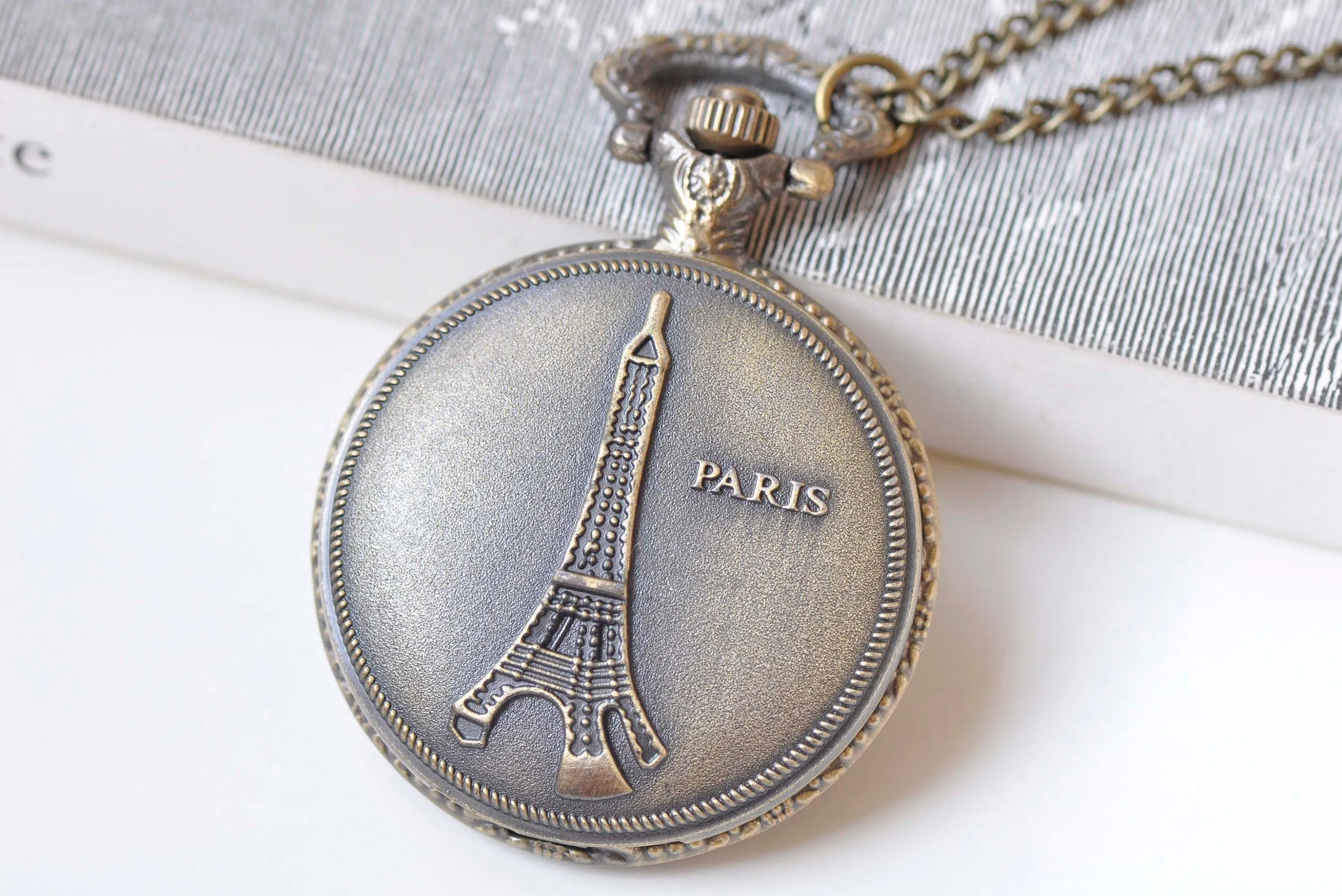 1 PC Antique Bronze Eiffel Tower Pocket Watch Necklace A1557