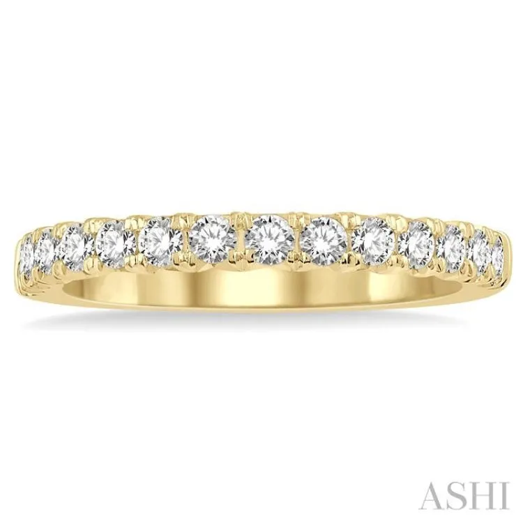 1/2 Ctw Round Cut Diamond Wedding Band in 14K Yellow Gold