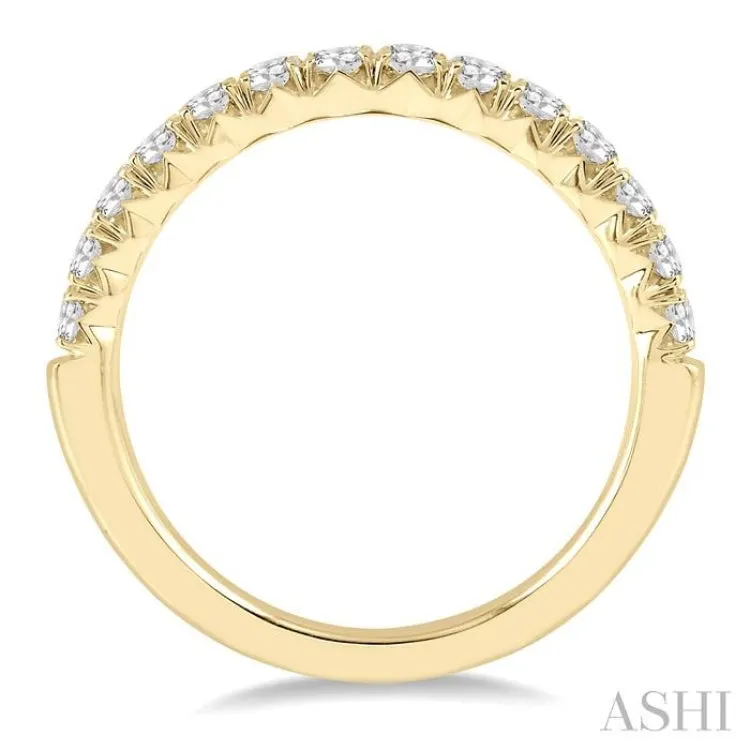 1/2 Ctw Round Cut Diamond Wedding Band in 14K Yellow Gold