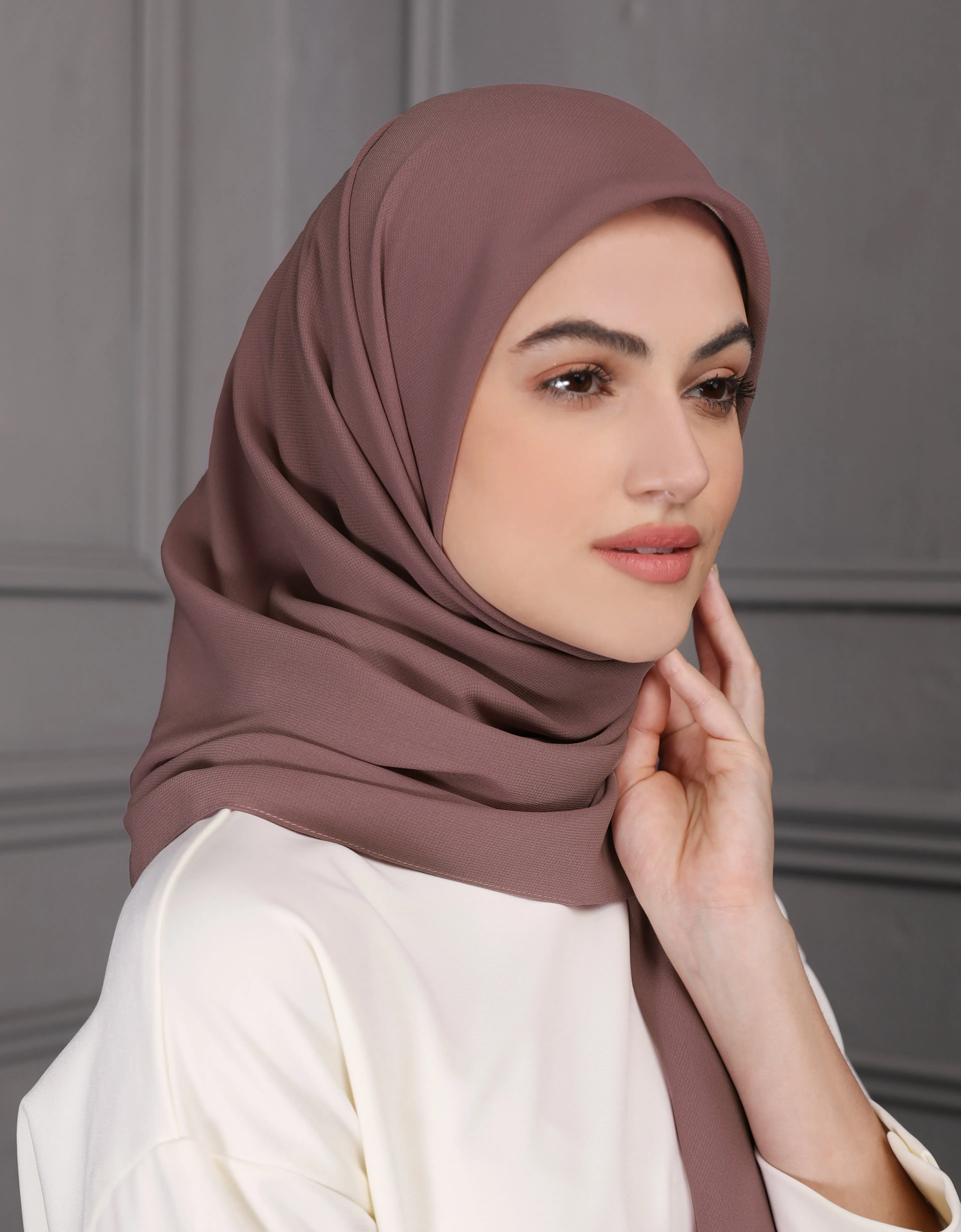 EMANI SQUARE SCARF (BROWN)