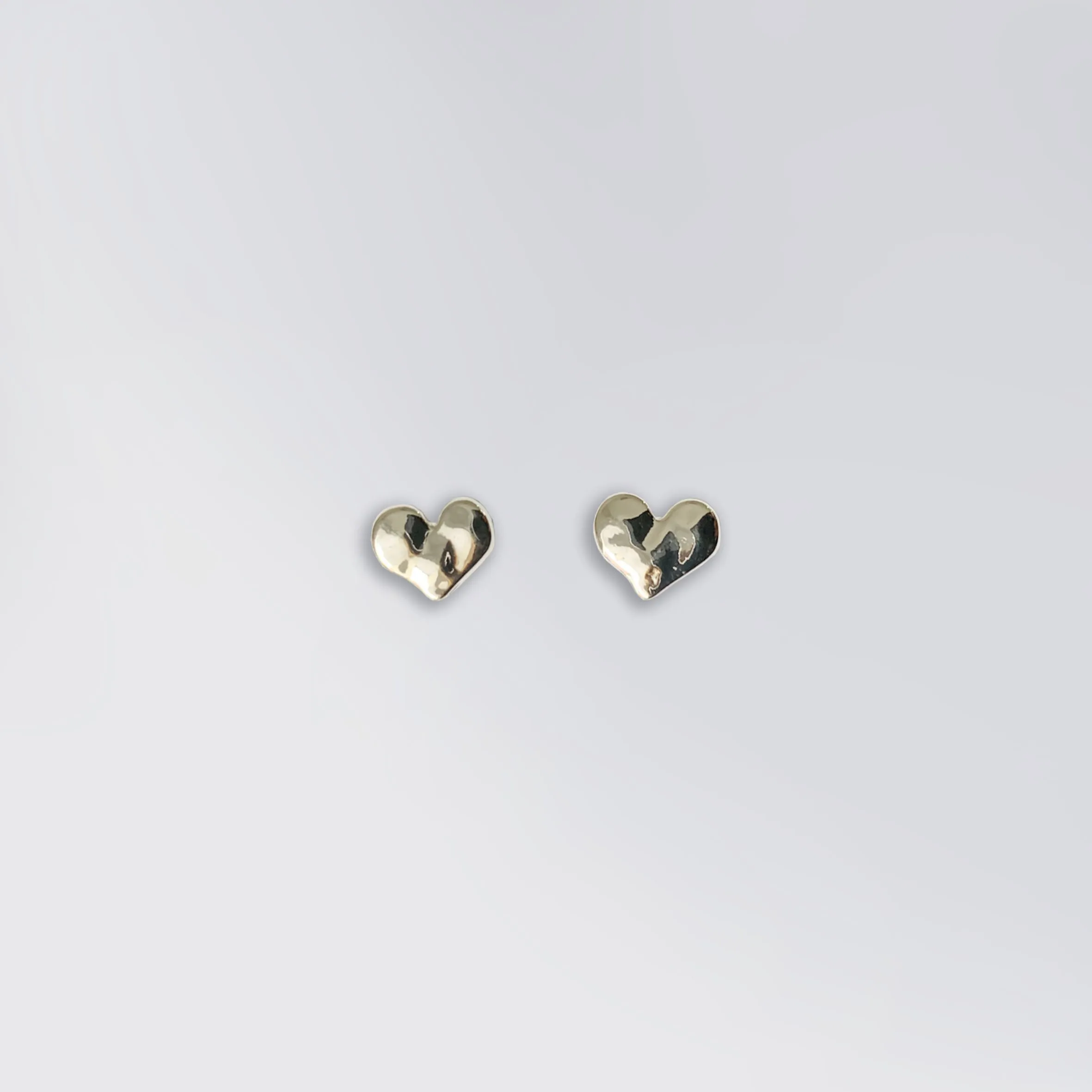 HAMMERED EFFECT HEART EARRING STUD