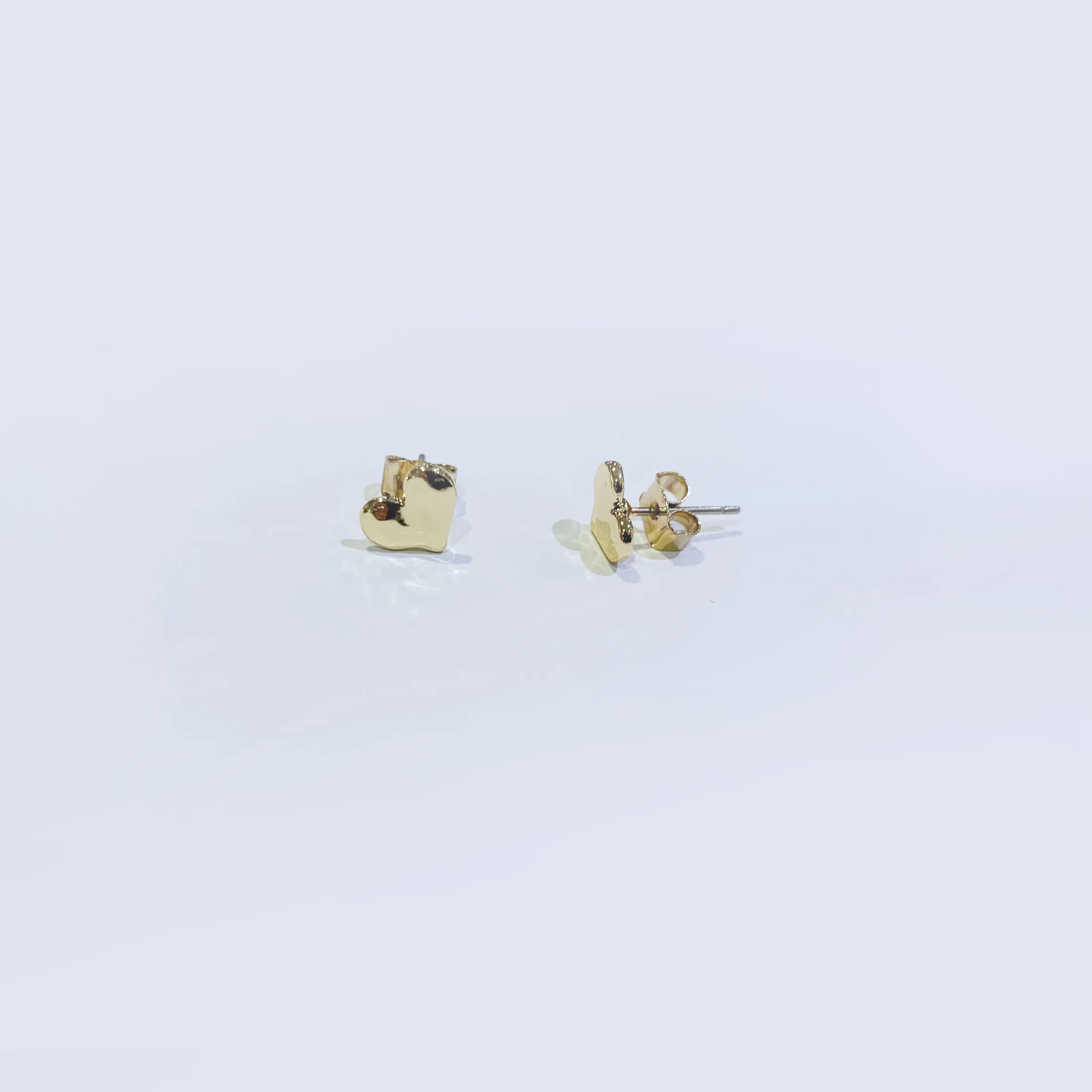 HAMMERED EFFECT HEART EARRING STUD