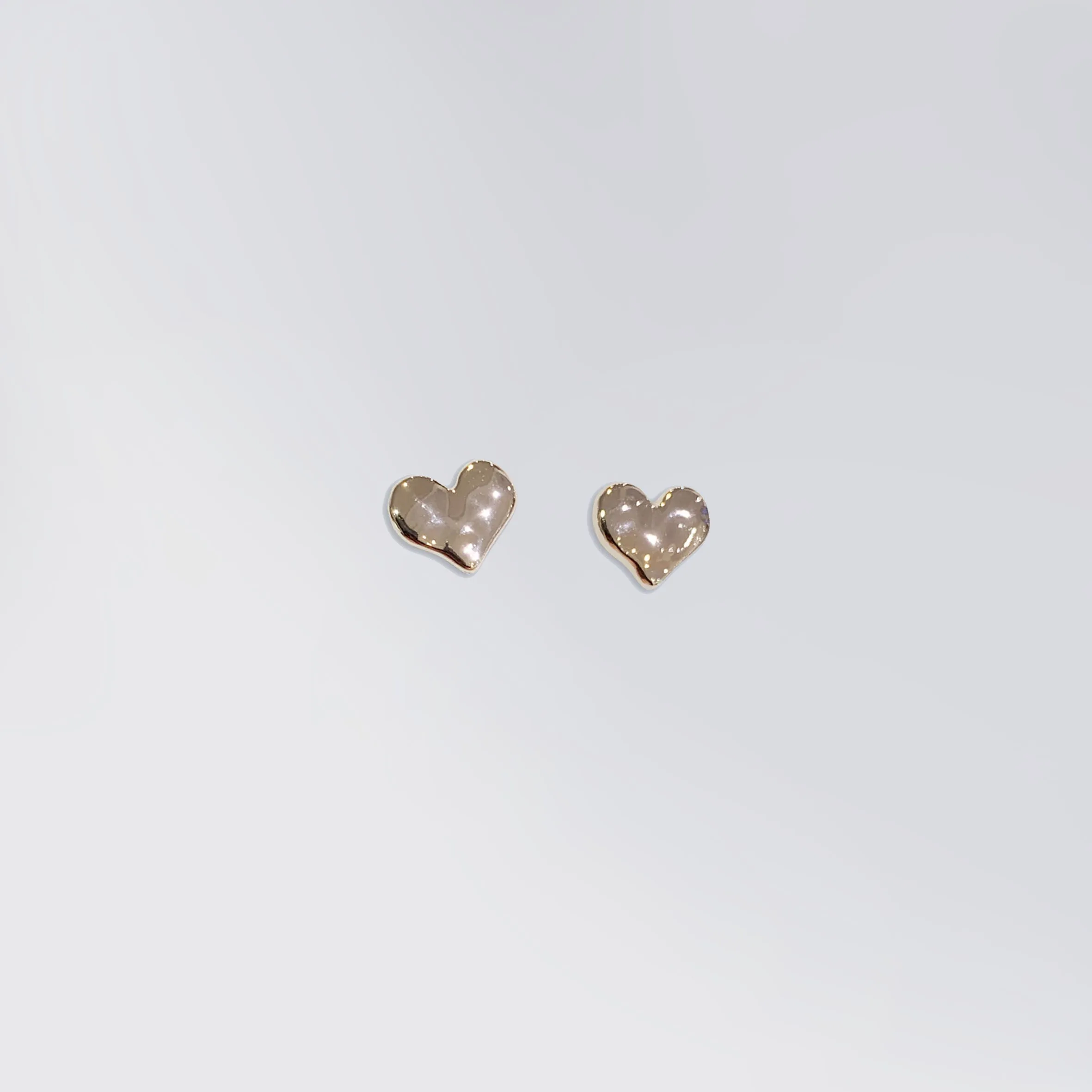 HAMMERED EFFECT HEART EARRING STUD