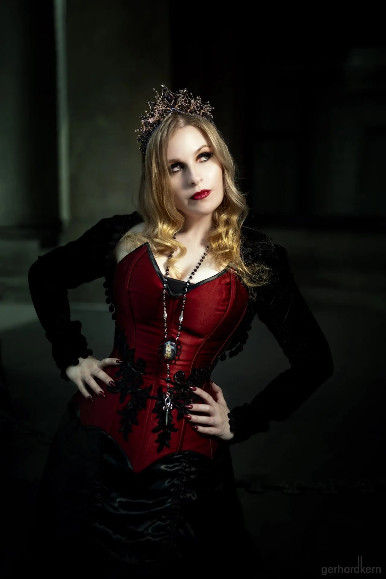 Kissable Feminine Outgoing Diadem