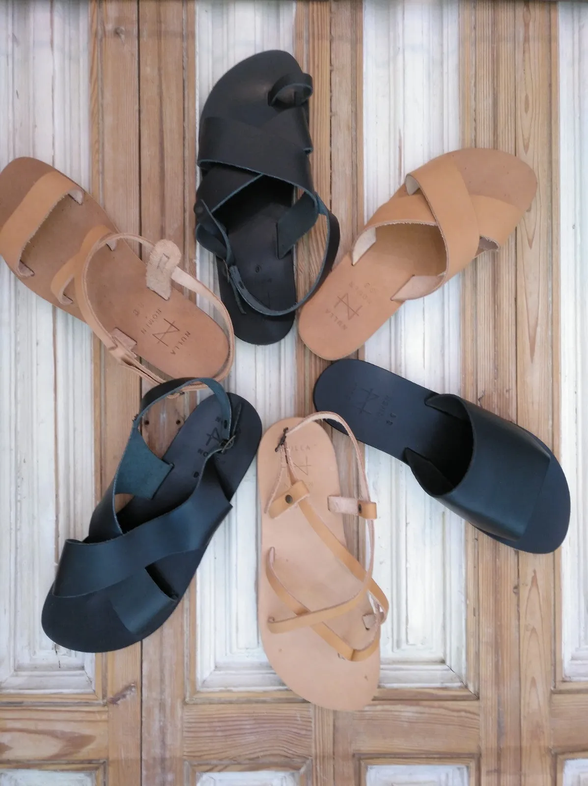 Nulla Nomen Black Sandals with Toe ring
