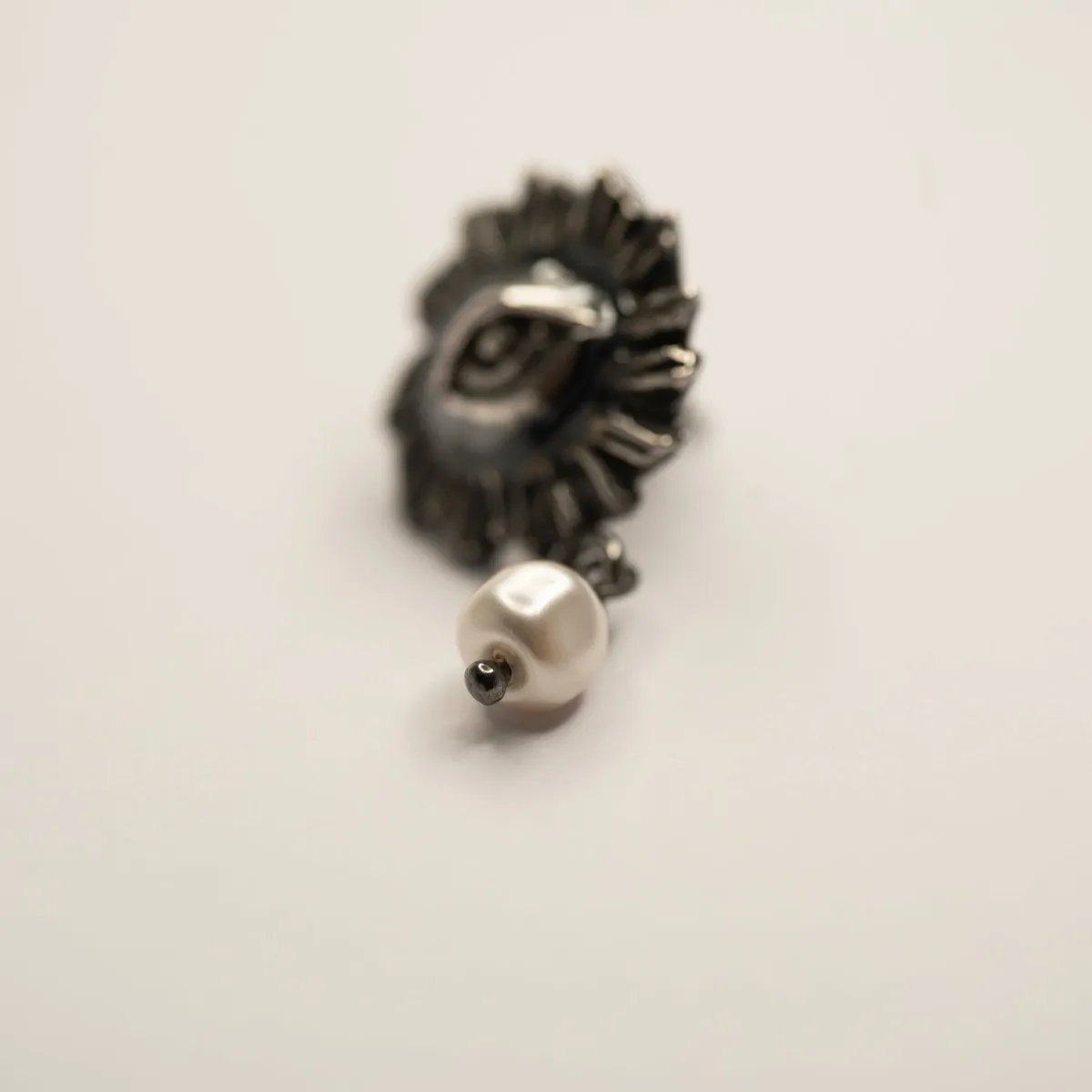 Sirius pearl earring