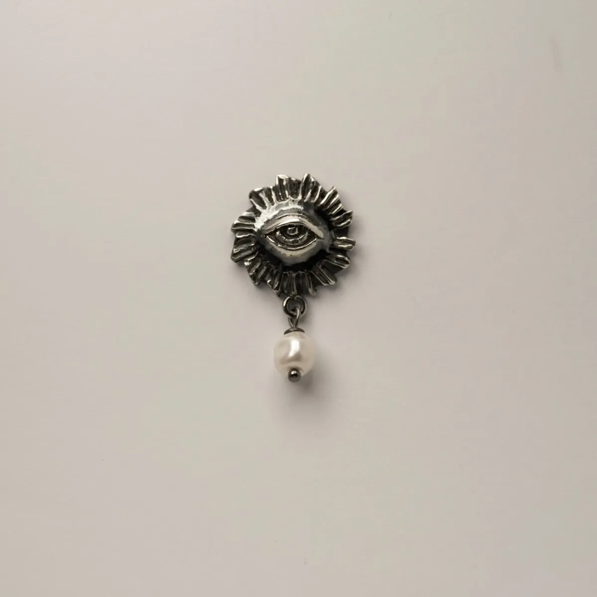 Sirius pearl earring