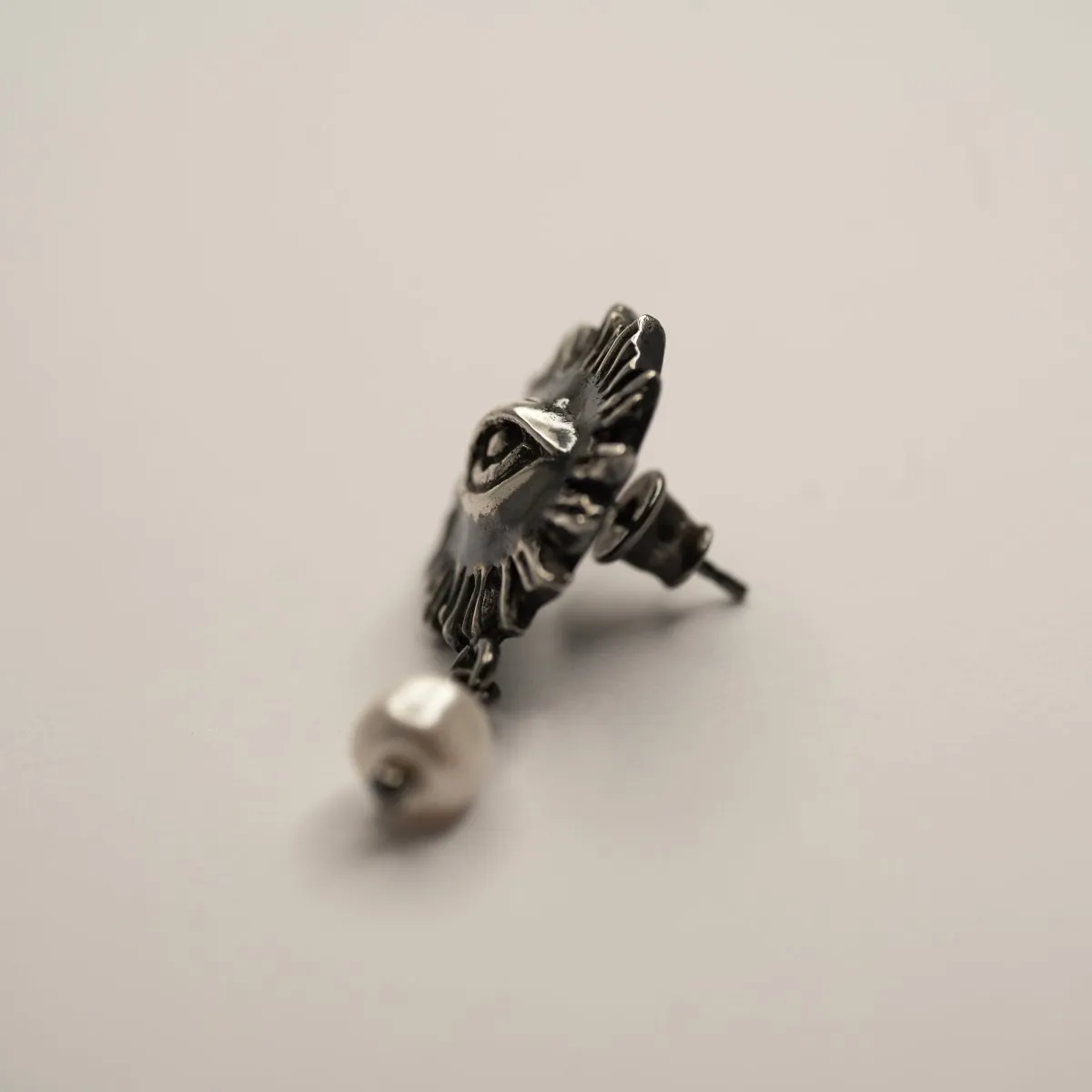Sirius pearl earring