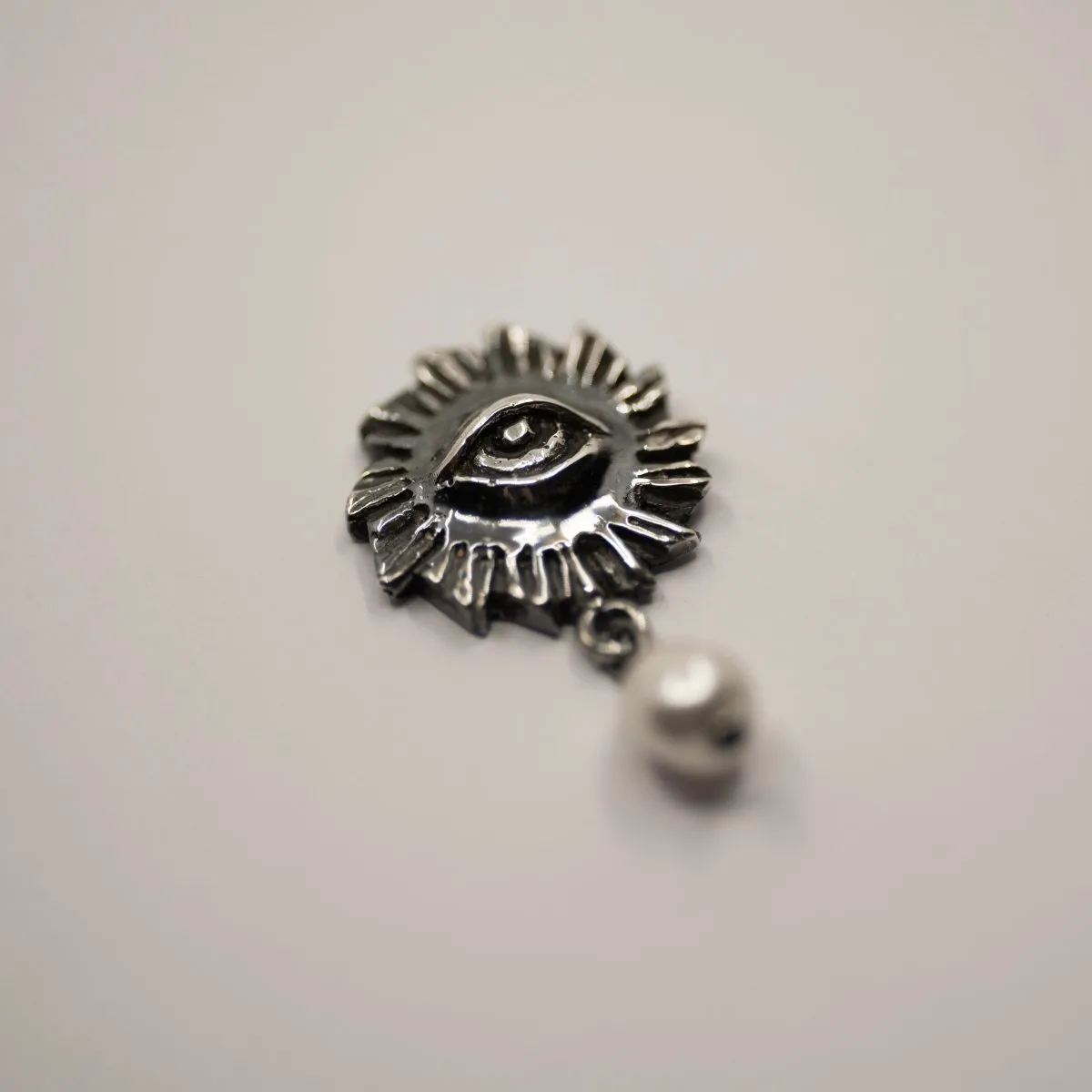 Sirius pearl earring