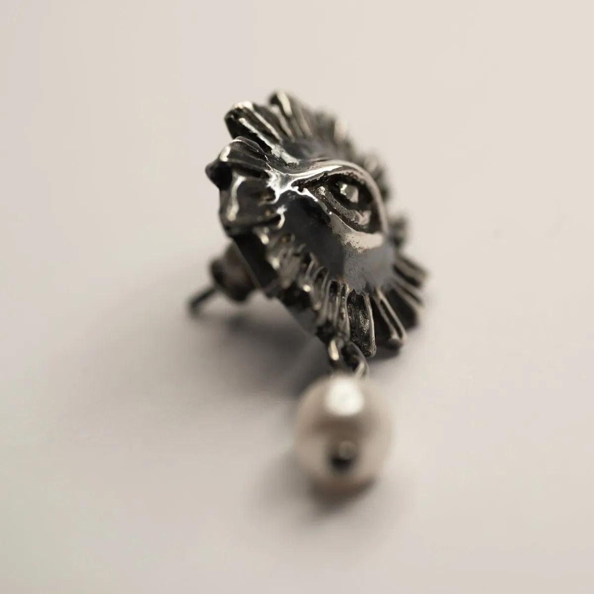 Sirius pearl earring