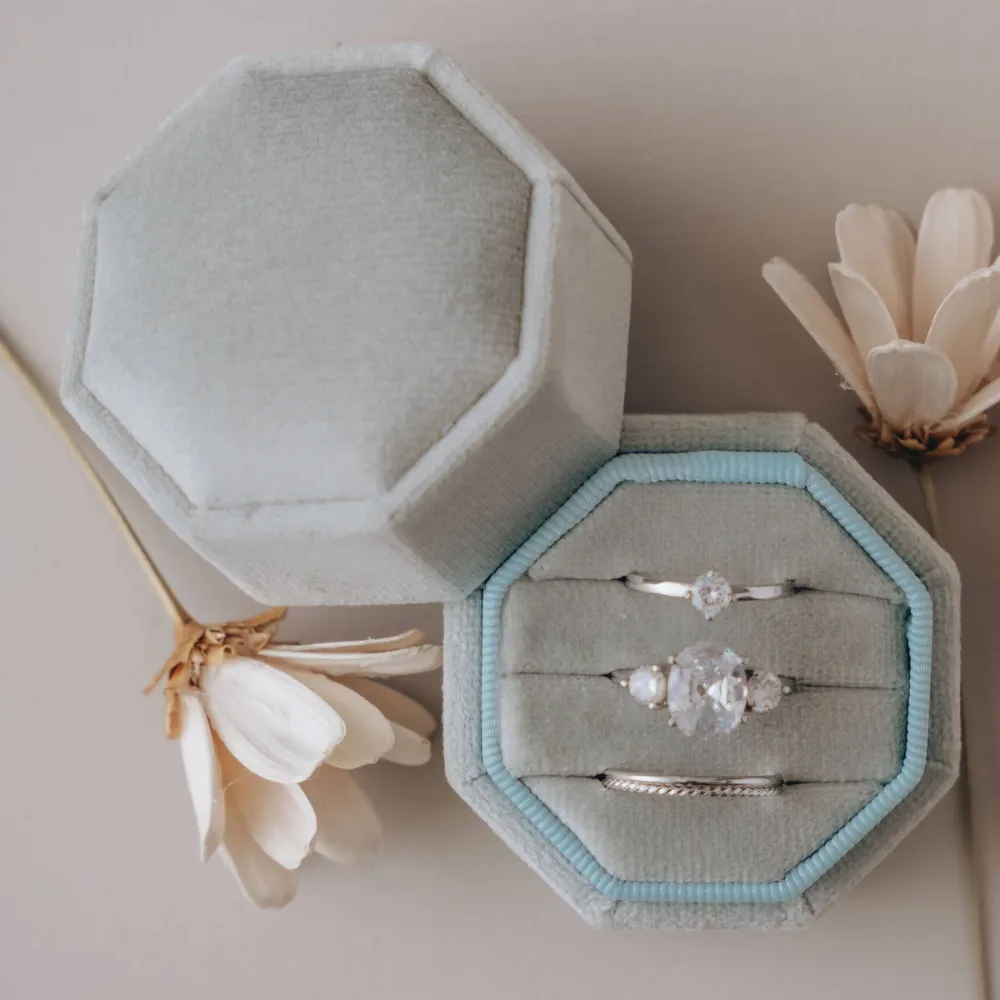 Triple Slot Velvet Ring Holder