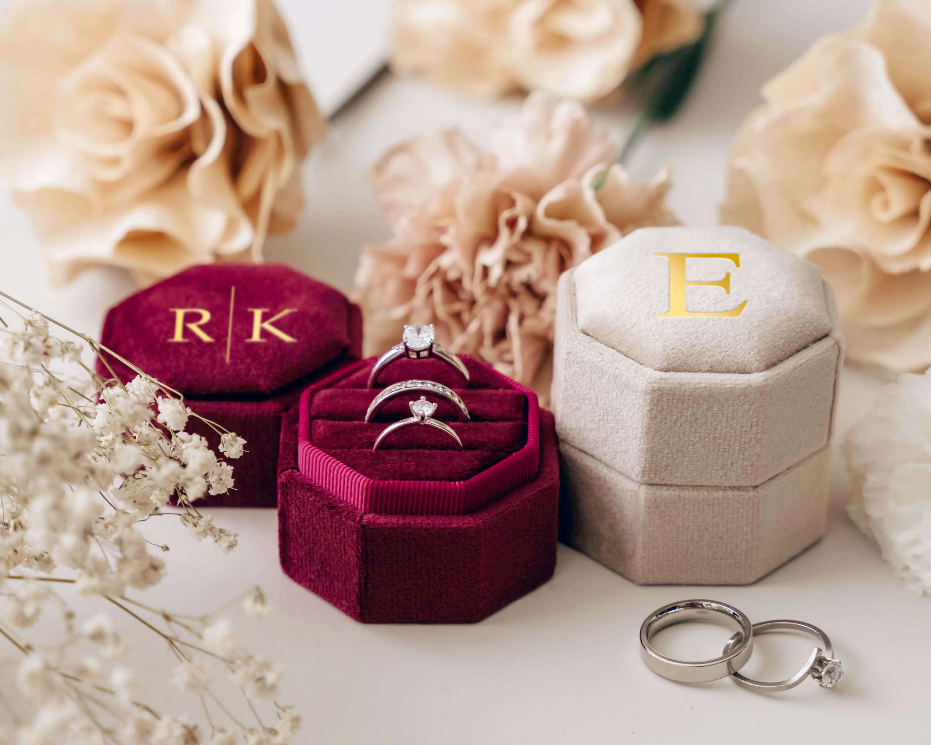 Triple Slot Velvet Ring Holder
