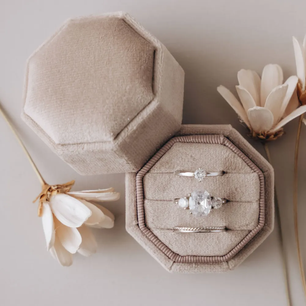 Triple Slot Velvet Ring Holder