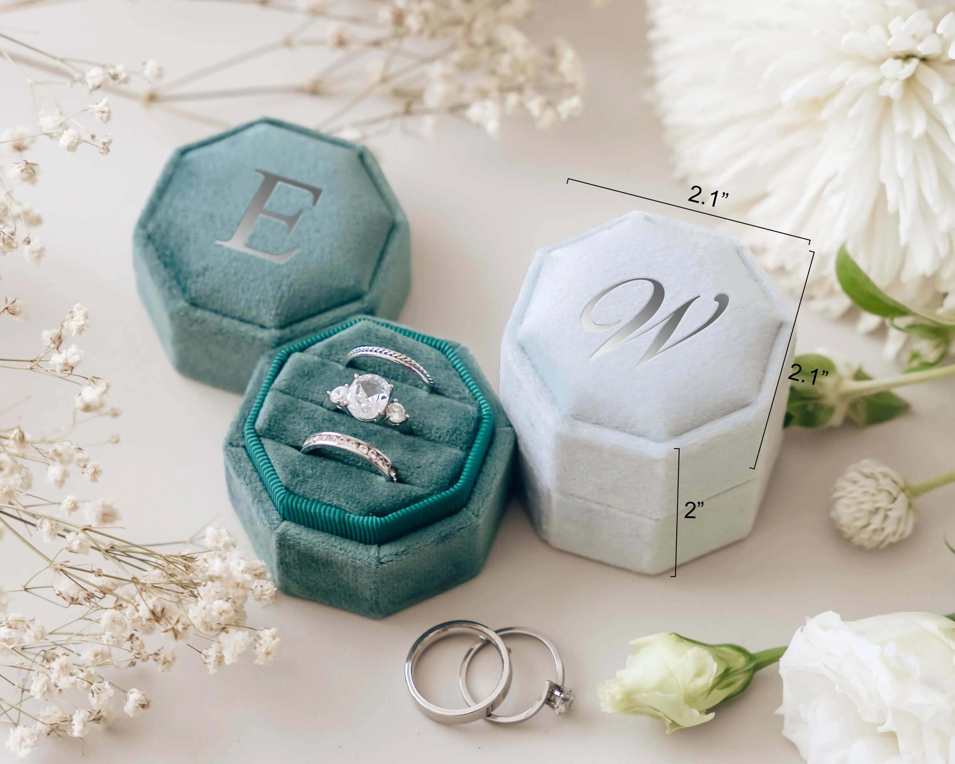 Triple Slot Velvet Ring Holder