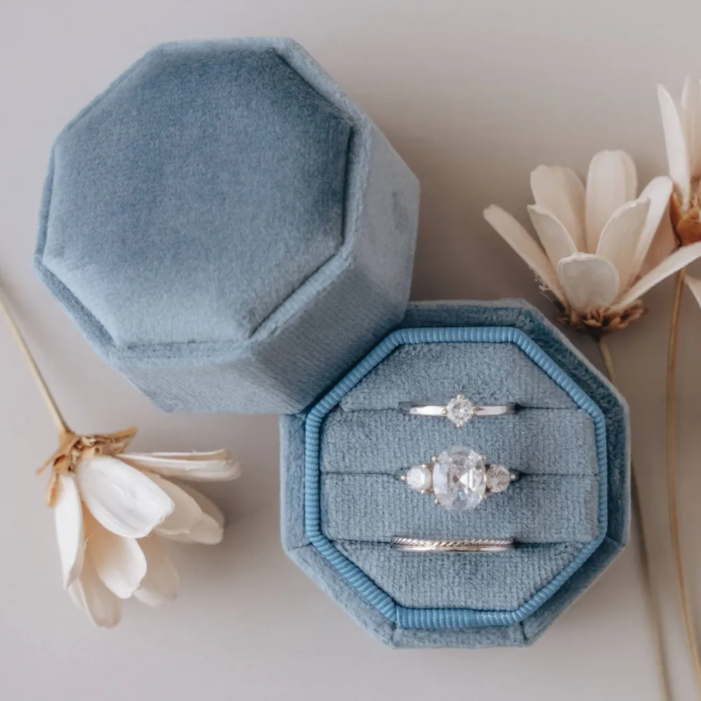 Triple Slot Velvet Ring Holder