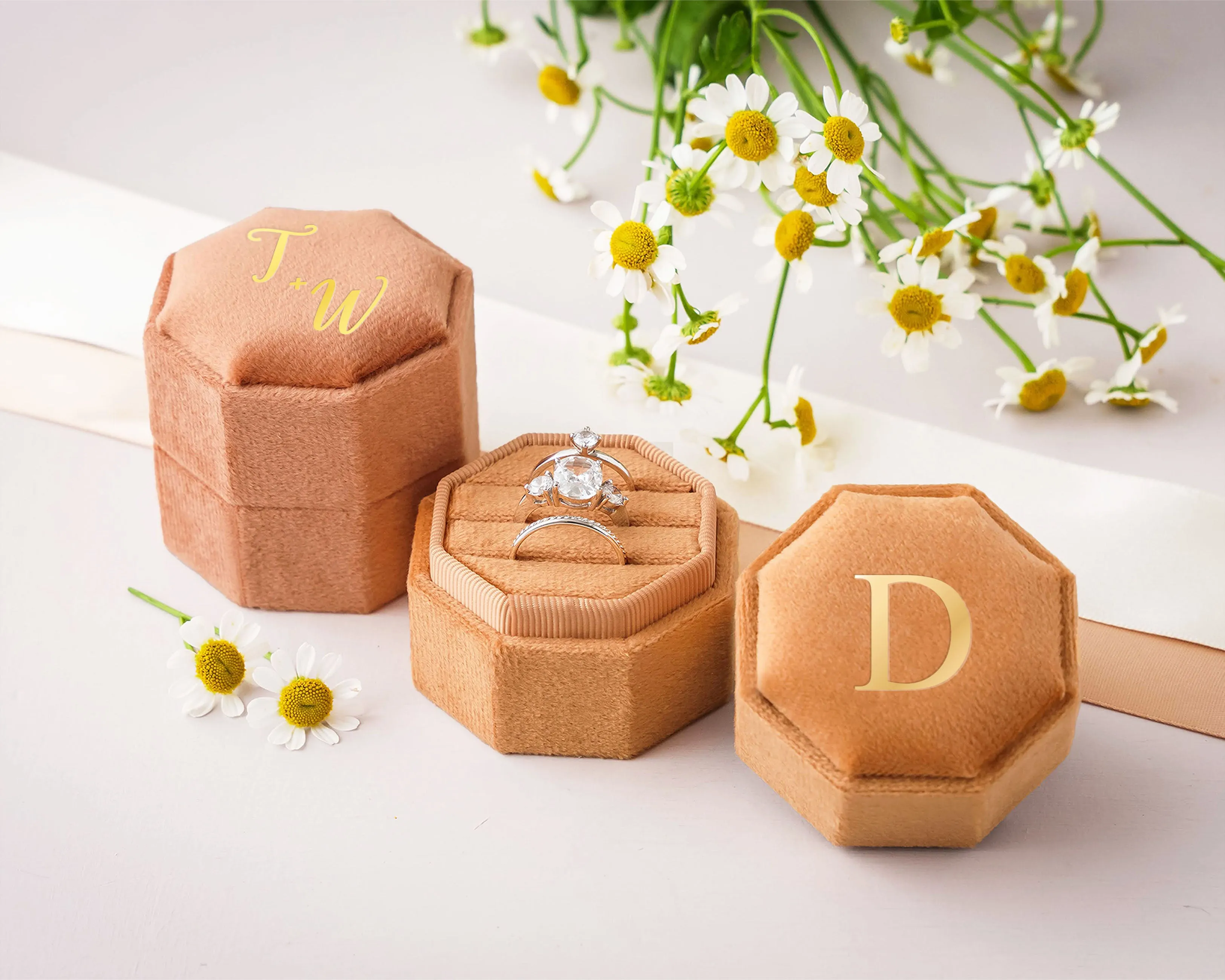 Triple Slot Velvet Ring Holder