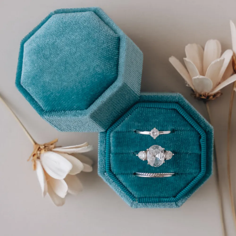 Triple Slot Velvet Ring Holder