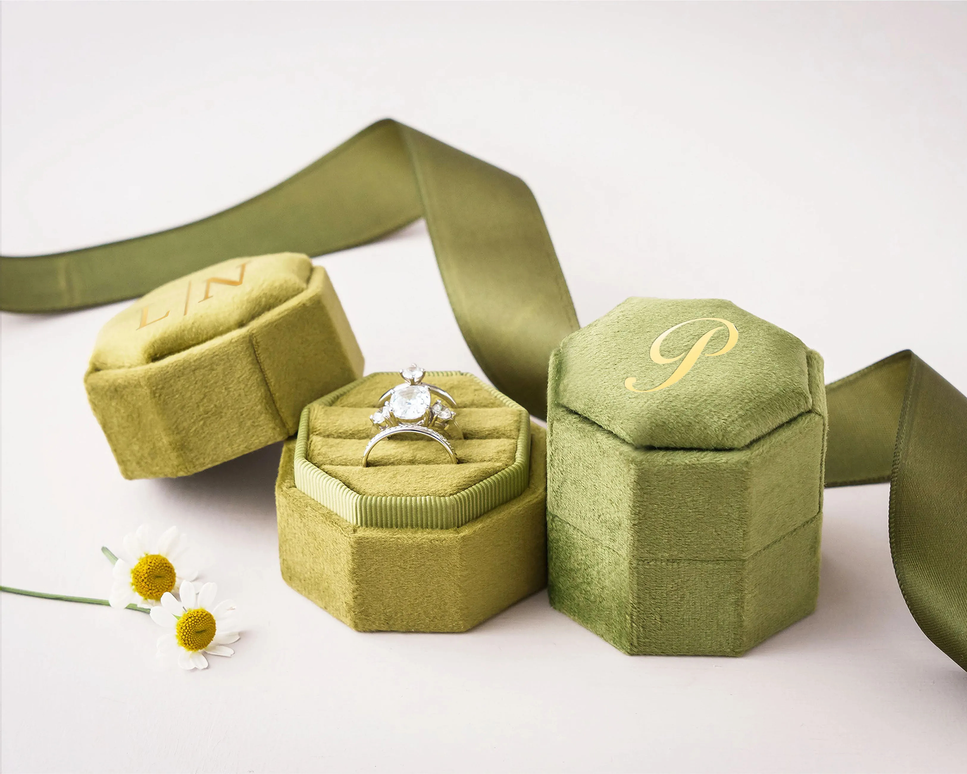 Triple Slot Velvet Ring Holder