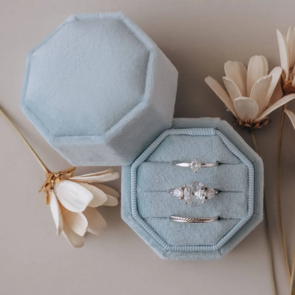 Triple Slot Velvet Ring Holder