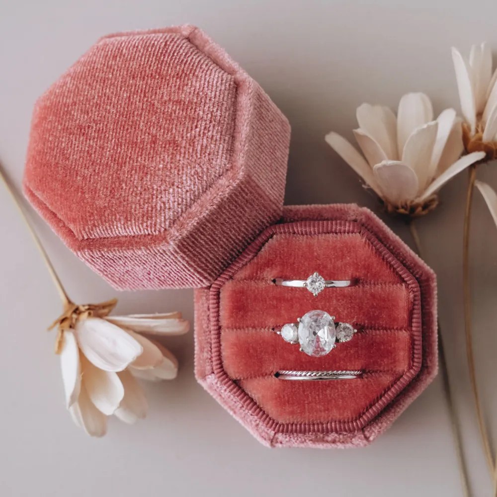 Triple Slot Velvet Ring Holder
