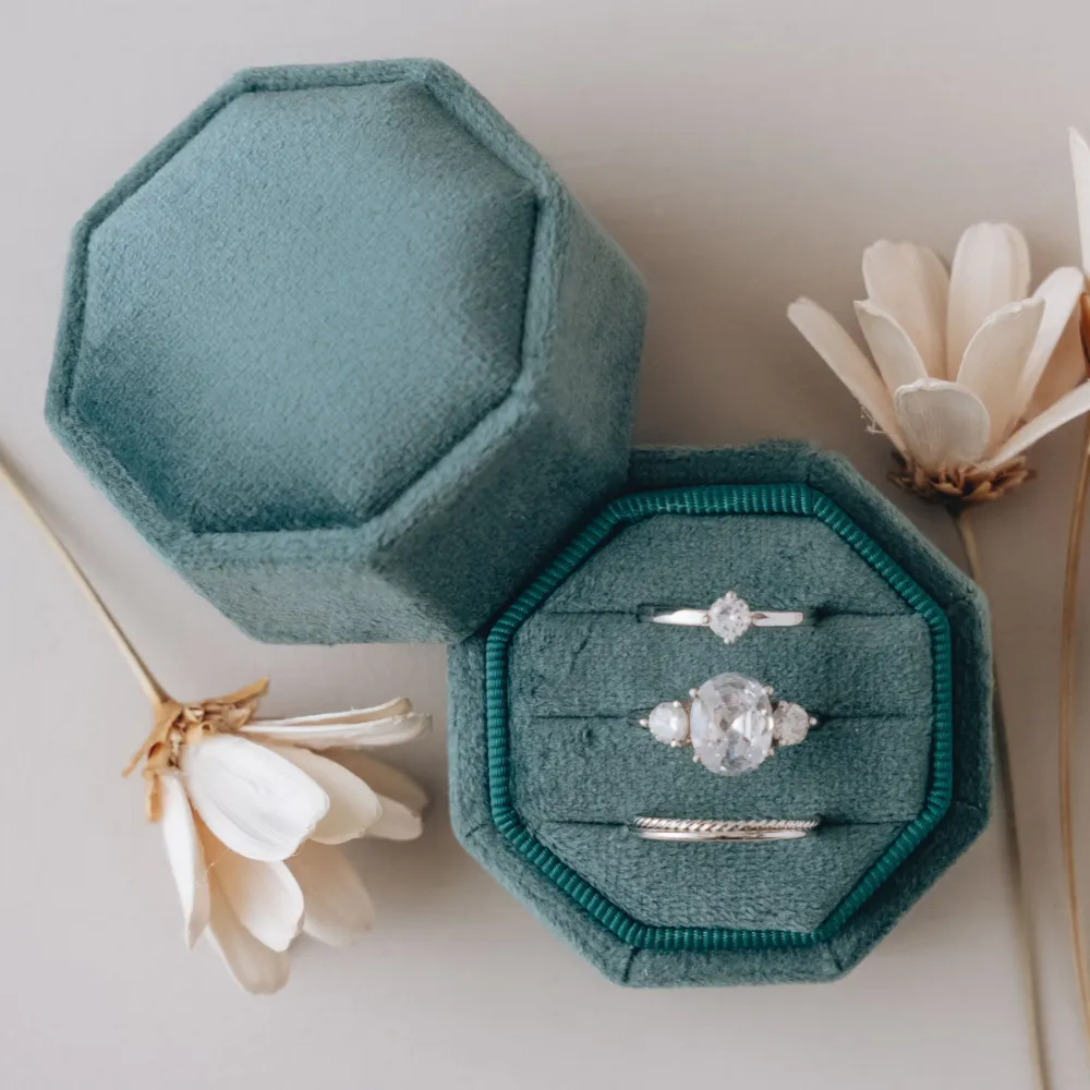 Triple Slot Velvet Ring Holder