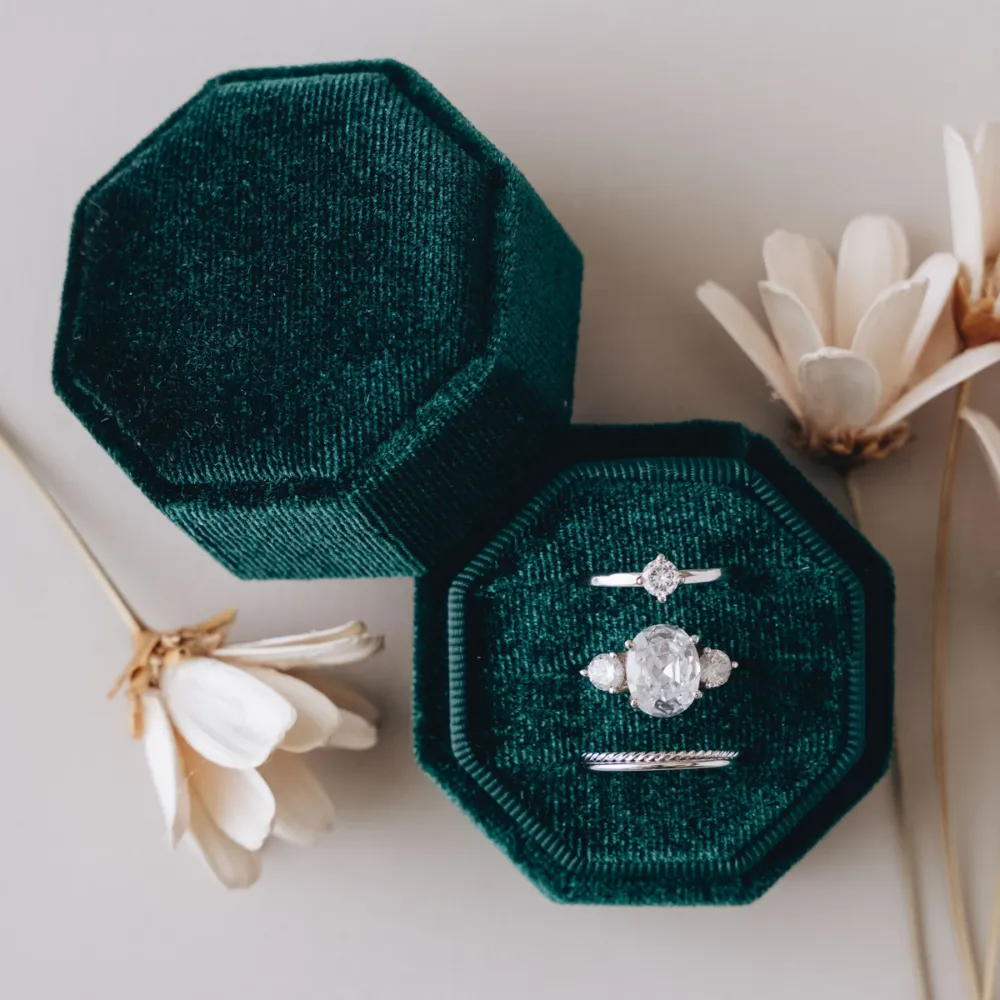 Triple Slot Velvet Ring Holder