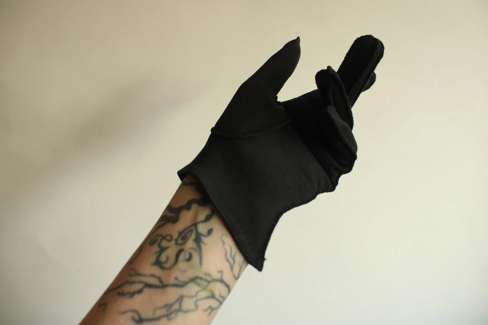 Vintage 1960s Dawnelle Black Gloves