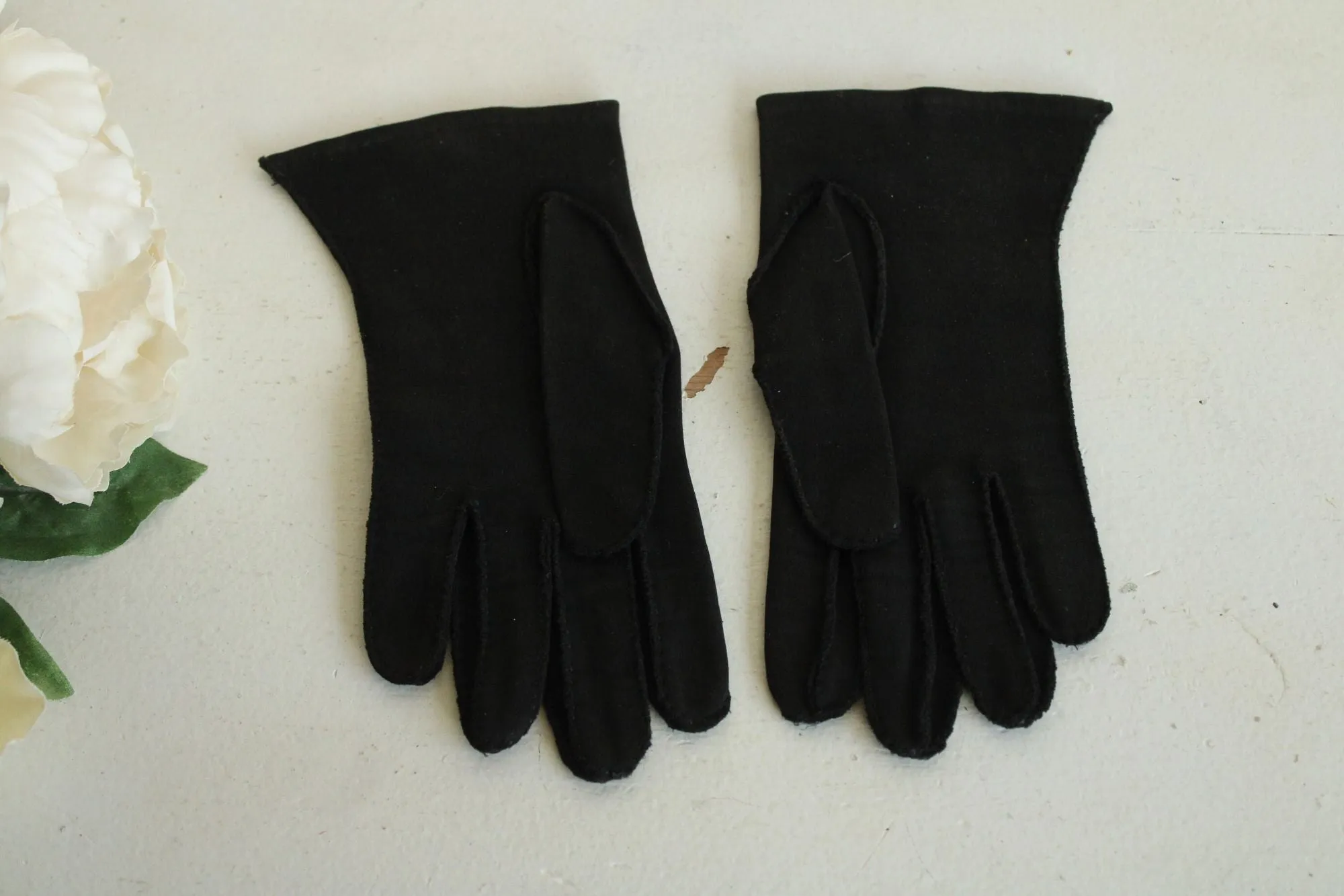 Vintage 1960s Dawnelle Black Gloves