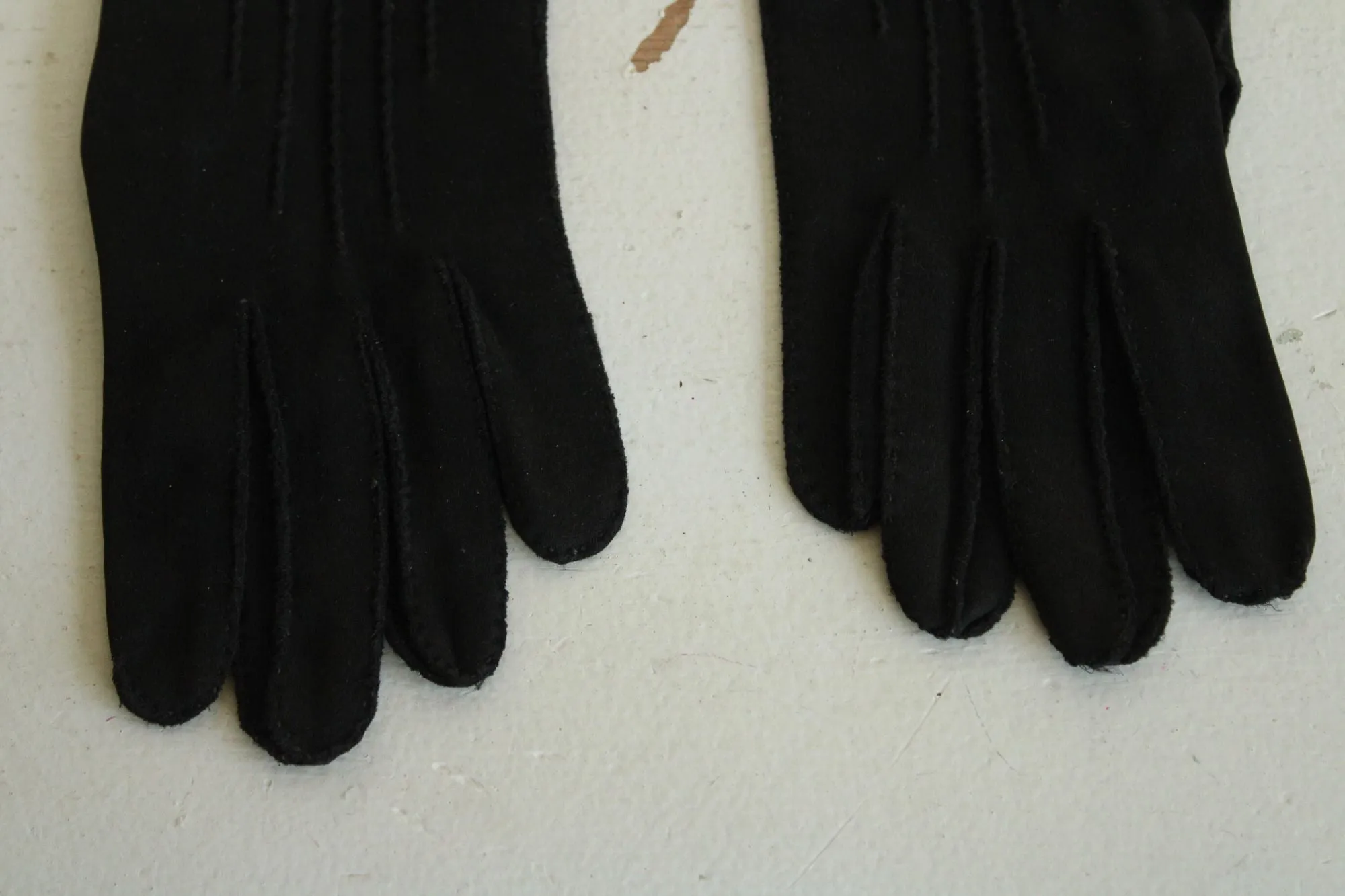 Vintage 1960s Dawnelle Black Gloves