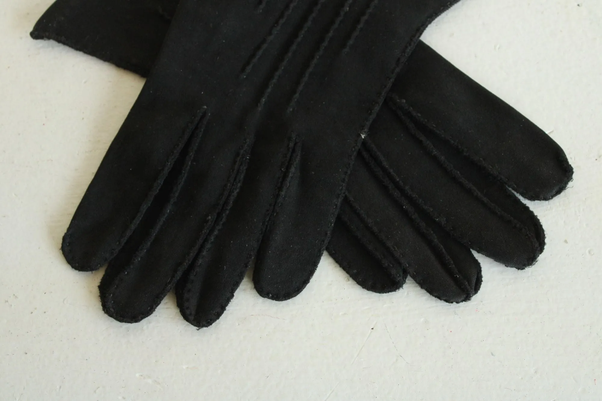 Vintage 1960s Dawnelle Black Gloves
